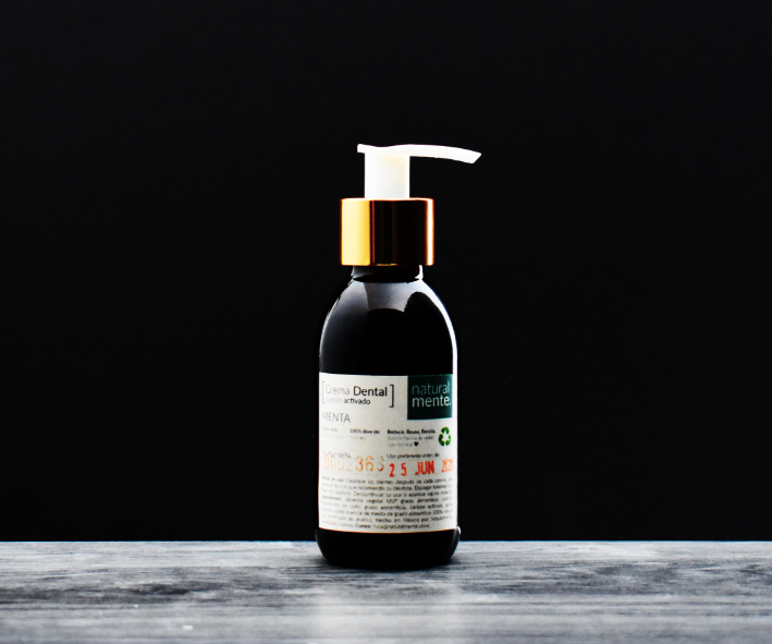 Activated Charcoal-Mint Toothpaste